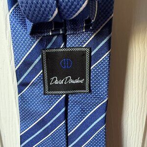 Mens Blue textured necktie
